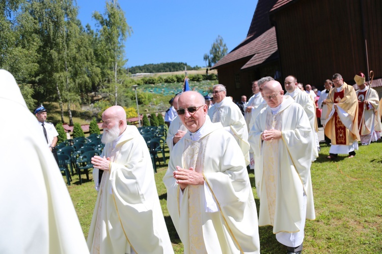 Poświęcenie ołtarzy i groty w Rozdzielu