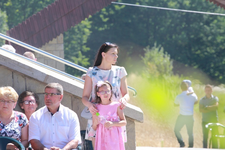 Poświęcenie ołtarzy i groty w Rozdzielu