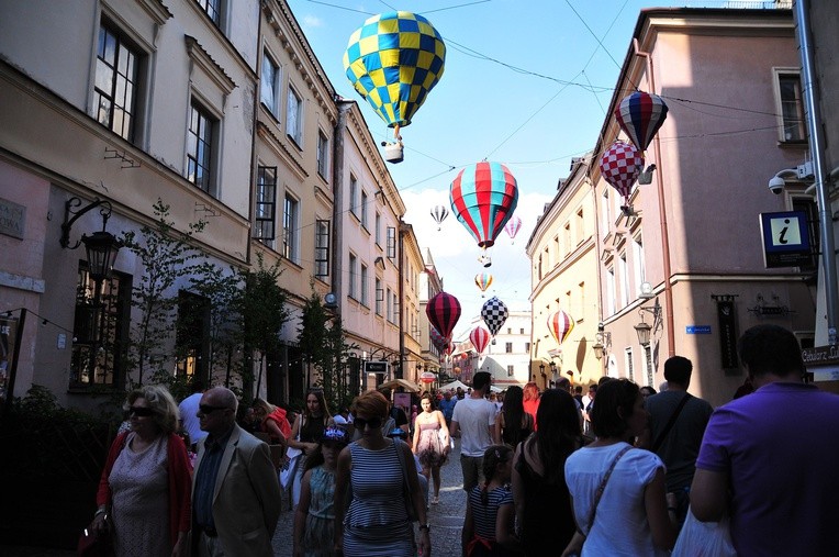 Istotą Carnavalu Sztukmistrzów jest zabawa, która zbliża ludzi