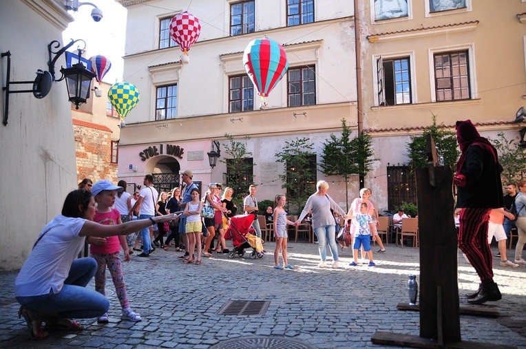 Istotą Carnavalu Sztukmistrzów jest zabawa, która zbliża ludzi