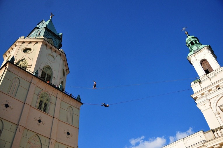 Istotą Carnavalu Sztukmistrzów jest zabawa, która zbliża ludzi
