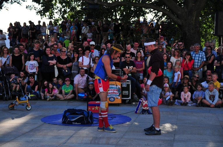 Istotą Carnavalu Sztukmistrzów jest zabawa, która zbliża ludzi