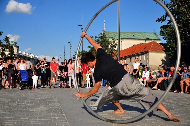 Istotą Carnavalu Sztukmistrzów jest zabawa, która zbliża ludzi