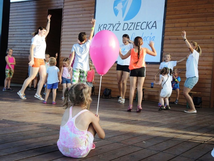 9. Biesiada Fundacji "Krzyż Dziecka" w Pisarzowicach