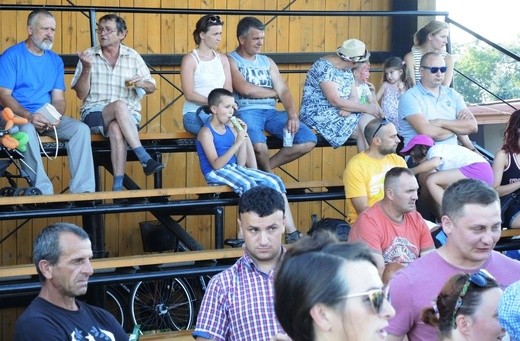 9. Biesiada Fundacji "Krzyż Dziecka" w Pisarzowicach