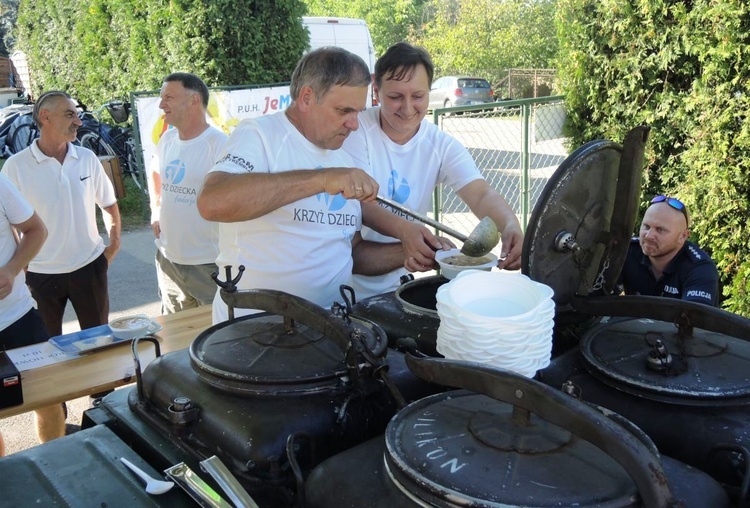 9. Biesiada Fundacji "Krzyż Dziecka" w Pisarzowicach