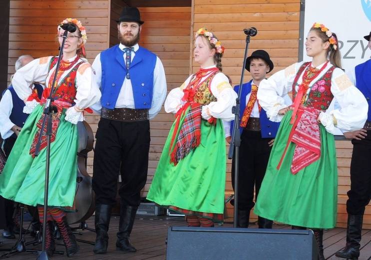 9. Biesiada Fundacji "Krzyż Dziecka" w Pisarzowicach