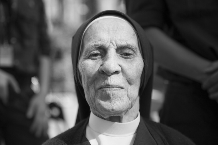 Bóg dał jej 103 lata. S. Lucyna Reszczyńska zmarła podczas Mszy św. 