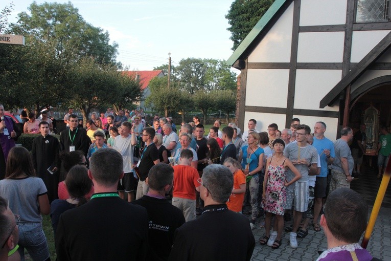 Procesja na pielgrzymce