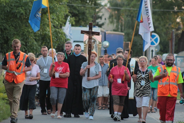 Procesja na pielgrzymce