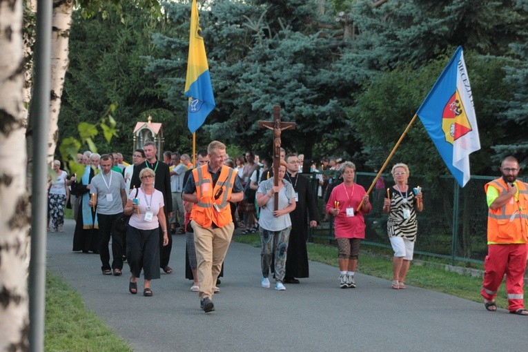 Procesja na pielgrzymce