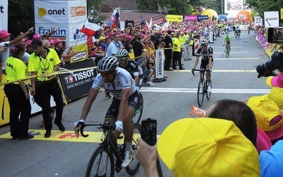 Słowak Peter Sagan, a za nim Rafał Majka wjeżdżają na metę