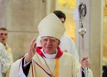 ▲	 Abp Marek zachęcał do zerwania z wewnętrznym paraliżem.