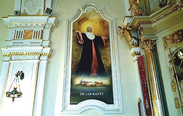 ▲	Nowy obraz Świętego  w prezbiterium kęckiego kościoła przy rynku jest darem ks. Roberta Niedzieli.