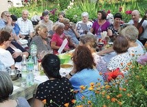 ▲	Na spotkaniu u artystów.