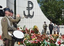 Uroczystości przed pomnikiem Polskiego Państwa Podziemnego i AK