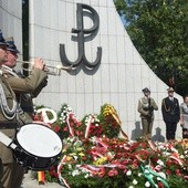 Uroczystości przed pomnikiem Polskiego Państwa Podziemnego i AK