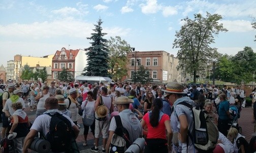 Pielgrzymi w drodze na Jasną Górę 