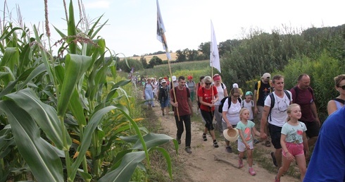 Po święceniach, przed ślubem, po studiach, z hospicjum