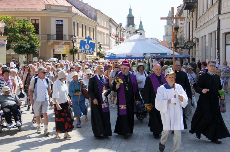 Pielgrzymów odprowadzali także abp Stanisław Budzik oraz bp Józef Wróbel