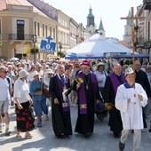 Pielgrzymów odprowadzali także abp Stanisław Budzik oraz bp Józef Wróbel