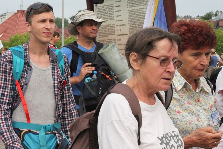 Z Trzebnicy w stronę Oleśnicy