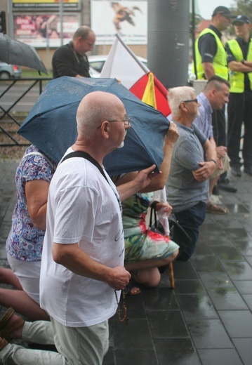 Protestowali przeciwko "Klątwie"