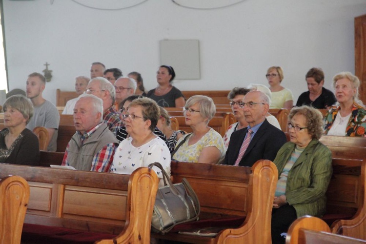 Przekazanie pamiątek po bp. Splettcie