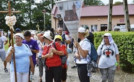 Pielgrzymi wdzięczni za gościnność wyruszyli w dalszą drogę