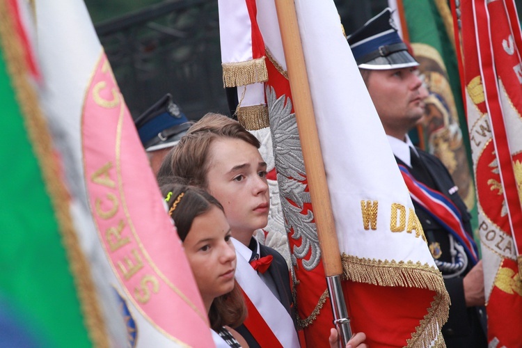 Lecieli pomóc Warszawie