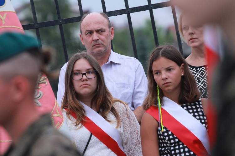 Lecieli pomóc Warszawie