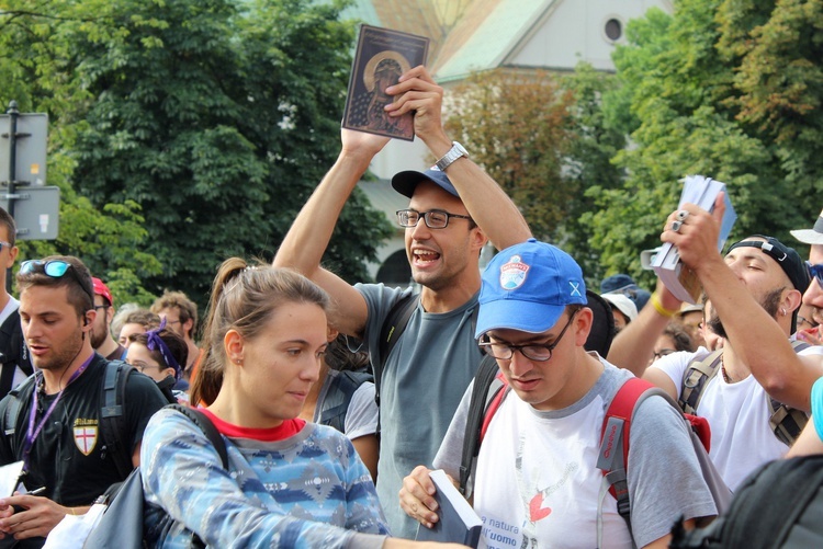 Wyjście Pieszej Pielgrzymki Krakowskiej z Wawelu na Jasną Górę