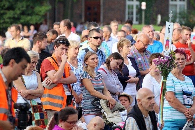 Wyjście Pieszej Pielgrzymki Krakowskiej z Wawelu na Jasną Górę