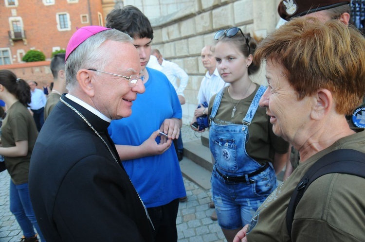 Uczestnicy 52. Marszu Szlakiem I Kompanii Kadrowej na Wawelu