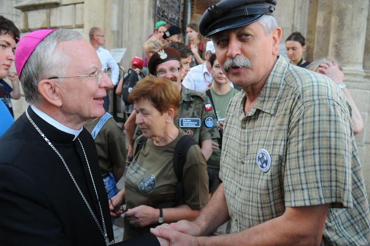 Uczestnicy 52. Marszu Szlakiem I Kompanii Kadrowej na Wawelu