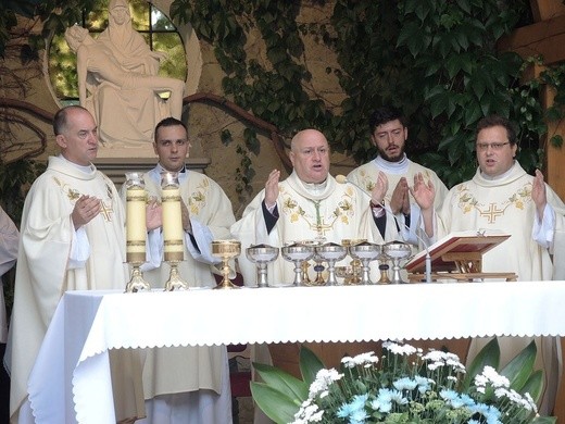 26. Piesza Pielgrzymka Bielsko-Żywiecka na Jasną Górę - Msza św. w Hałcnowie