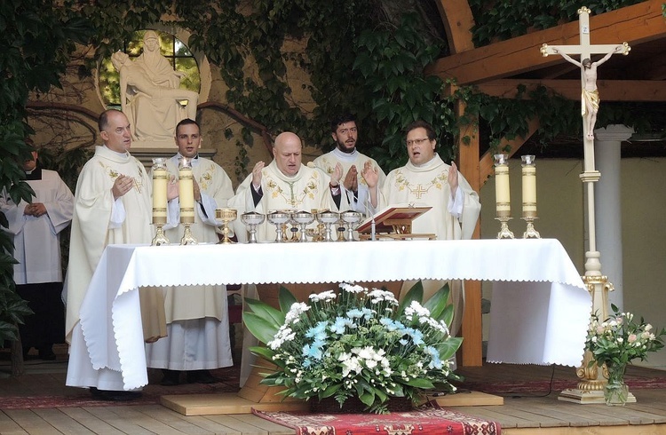 26. Piesza Pielgrzymka Bielsko-Żywiecka na Jasną Górę - Msza św. w Hałcnowie