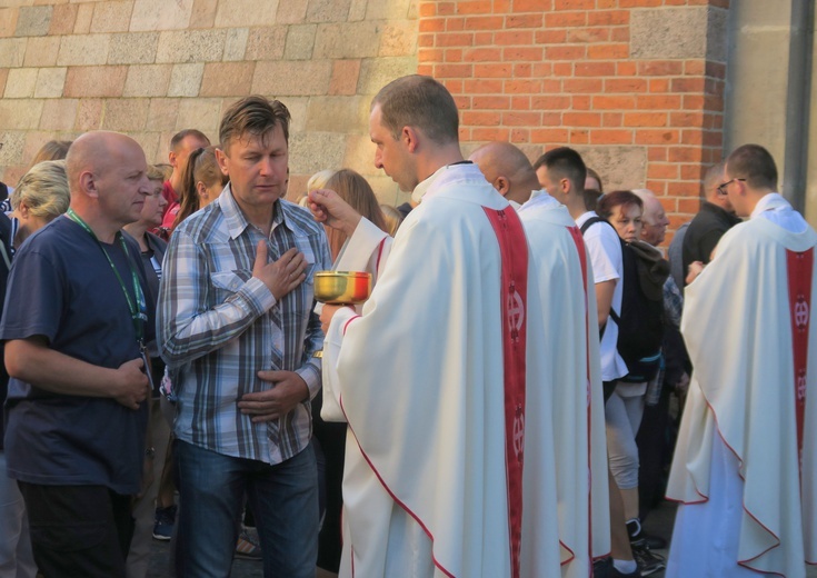 Wyjście pielgrzymki w obiektywie Jana Waćkowskiego