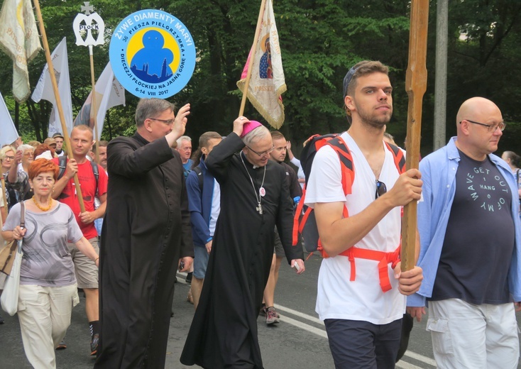 Wyjście pielgrzymki w obiektywie Jana Waćkowskiego