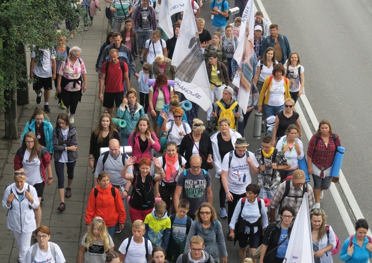 Wyjście pielgrzymki w obiektywie Jana Waćkowskiego