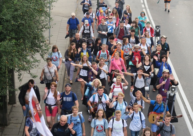 Wyjście pielgrzymki w obiektywie Jana Waćkowskiego