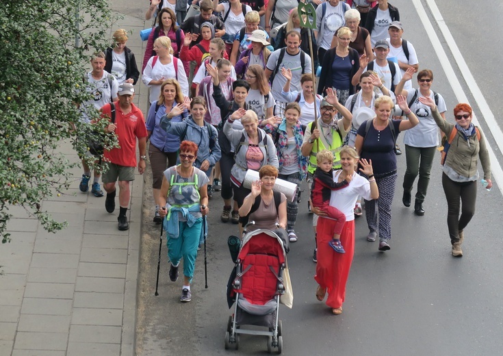 Wyjście pielgrzymki w obiektywie Jana Waćkowskiego