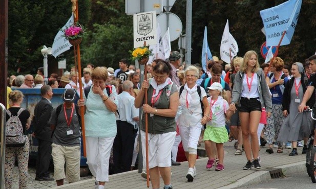 Tegoroczni pielgrzymi pożegnali Cieszyn. Przed nimi ponad 160 kilometrów i 6 dni modlitwy...