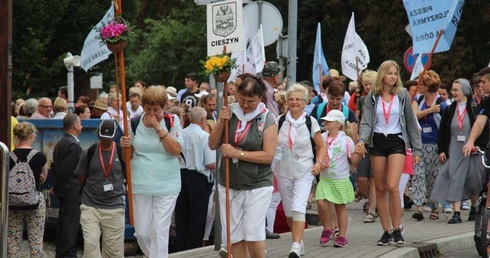 Tegoroczni pielgrzymi pożegnali Cieszyn. Przed nimi ponad 160 kilometrów i 6 dni modlitwy...