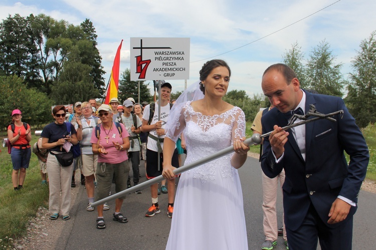 "Siedemnastki" w Lewiczynie. Pielgrzymkowy ślub