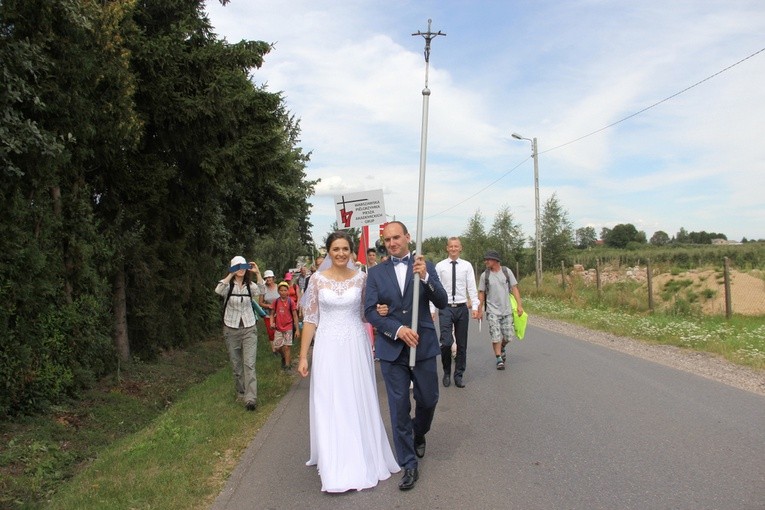 "Siedemnastki" w Lewiczynie. Pielgrzymkowy ślub