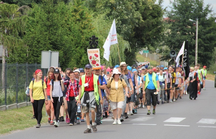 "Siedemnastki" w Lewiczynie. Pielgrzymkowy ślub