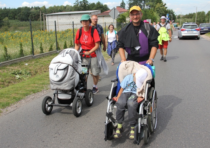 "Siedemnastki" w Lewiczynie. Pielgrzymkowy ślub