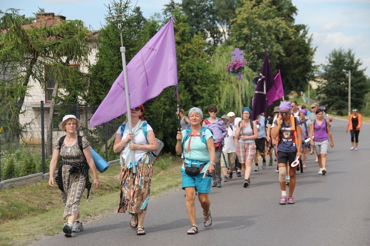 "Siedemnastki" w Lewiczynie. Pielgrzymkowy ślub