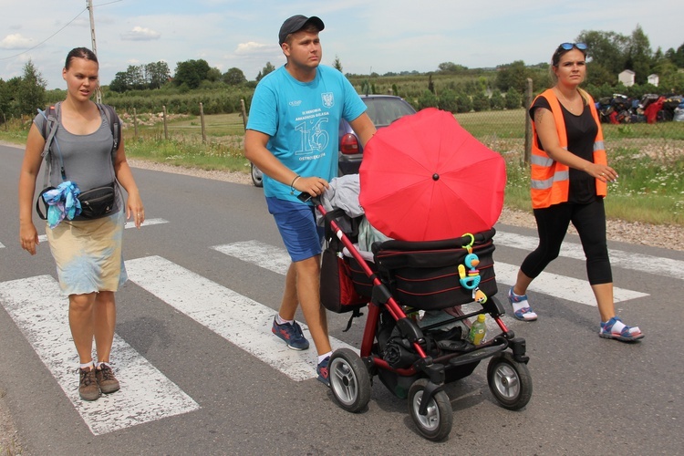 "Siedemnastki" w Lewiczynie. Pielgrzymkowy ślub